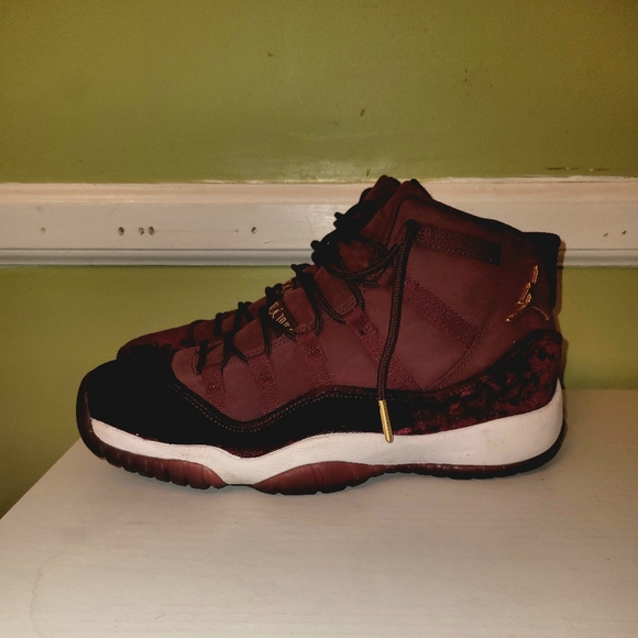 Jordan's 11 - Picture 3 of 7